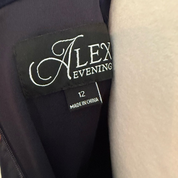 Alex Evenings Long Navy Size 12 Embellished Shoulder Formal Gown - Picture 9 of 16